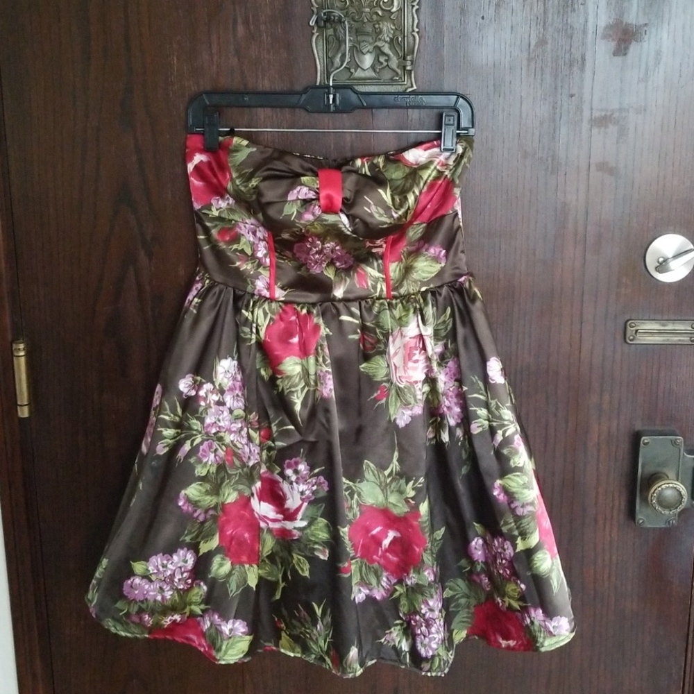 NWOT- Strapless Floral Holiday Dress